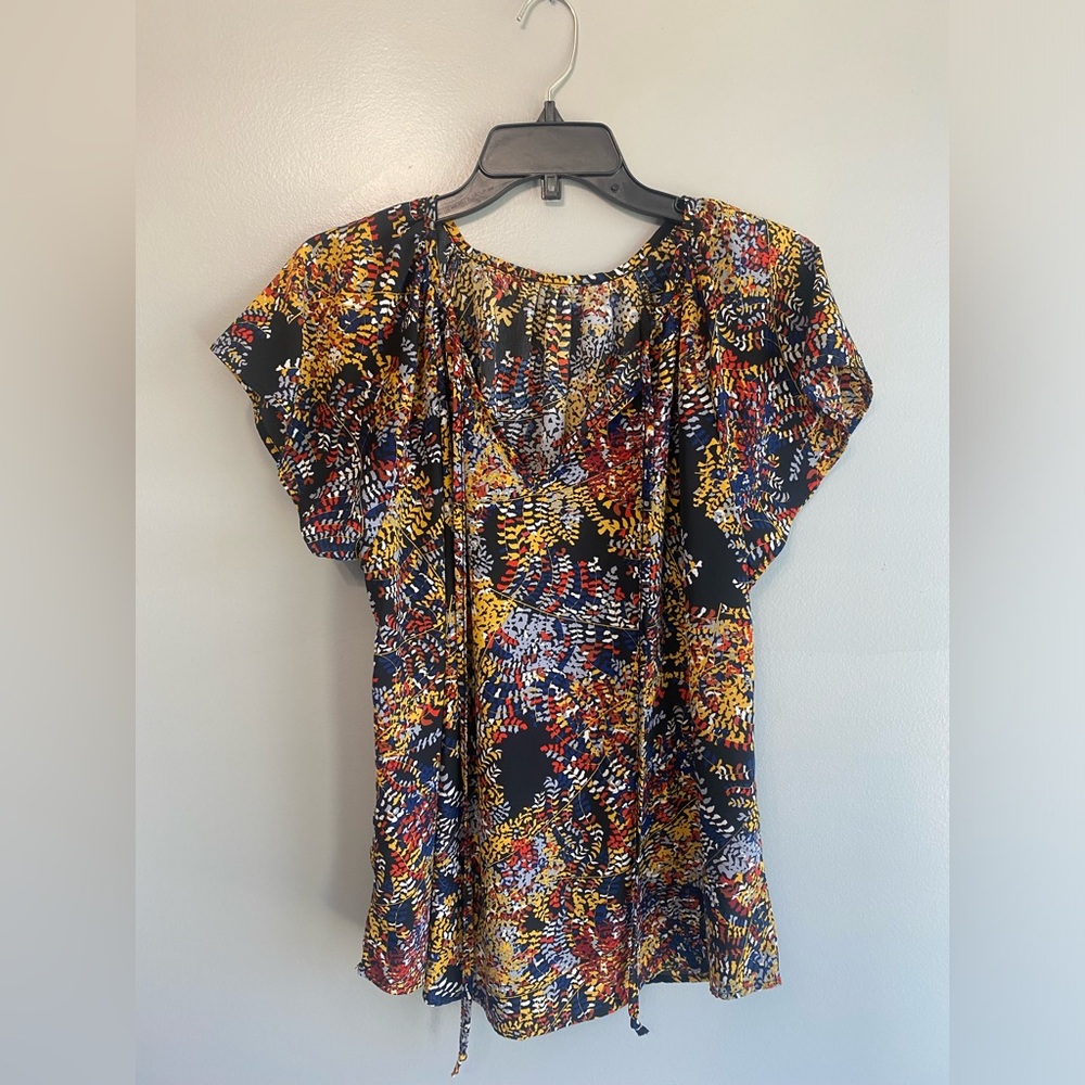 No Brand, womens size medium blouse. Perfect condition.